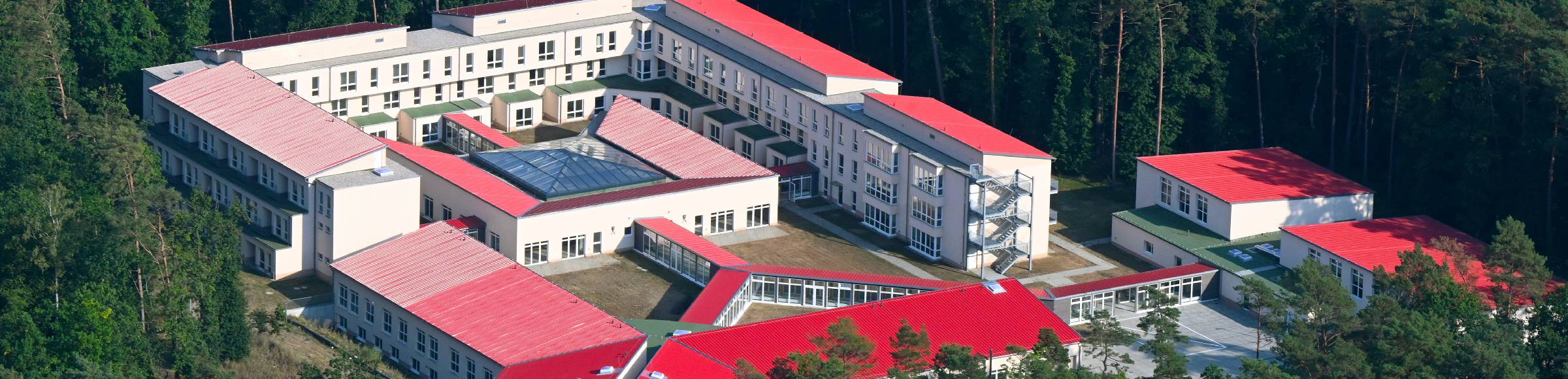 Neubau- Baustelle für ein Rehabilitationszentrum der Rehaklinik in Strausberg im Bundesland Brandenburg, Deutschland