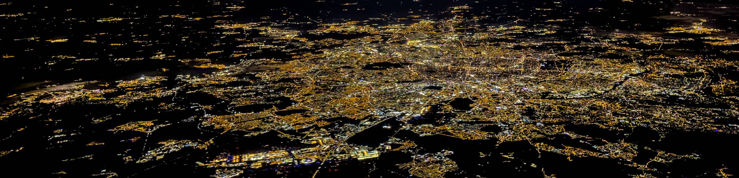 Nachtluftbild Gesamtübersicht des Stadtgebietes in Paris in Ile-de-France, Frankreich