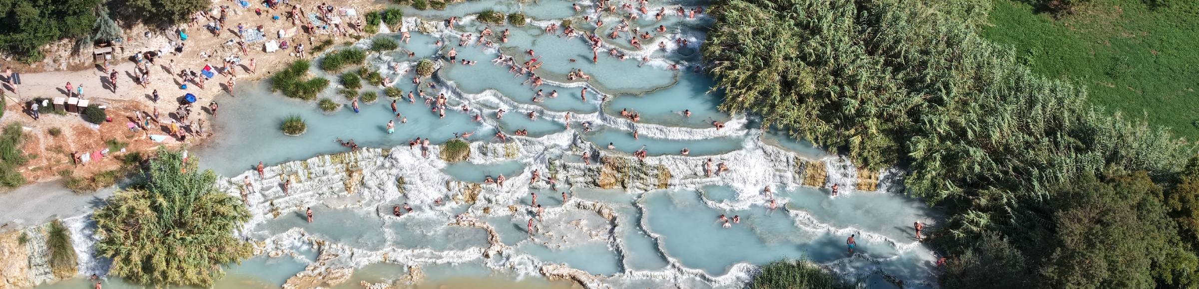 Open thermal bath - swimming pool of the outdoor pool 